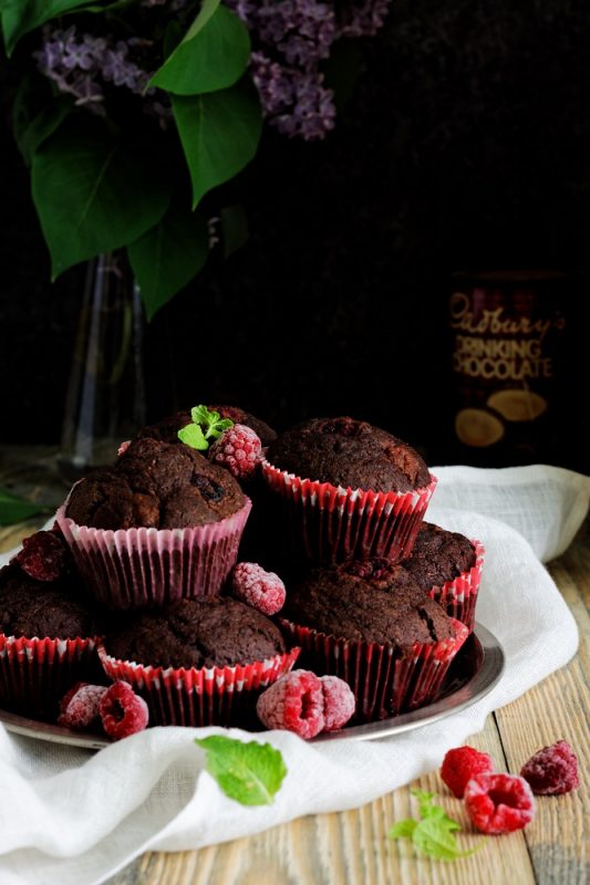 Muffinki czekoladowe z malinami bezglutenowe i wegańskie
